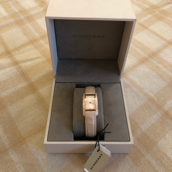 NWT Burberry Limited Edition Rose Gold & Diamonds - Picture 5 of 6